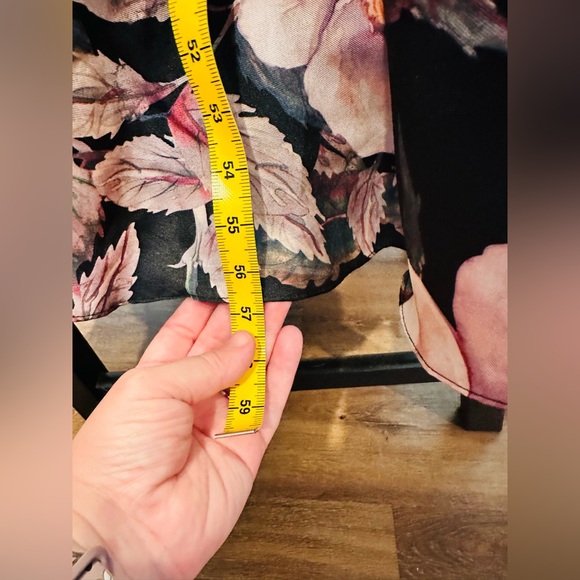 Chic Floral A-Line Party Dress in Black and Pink - Picture 13 of 16